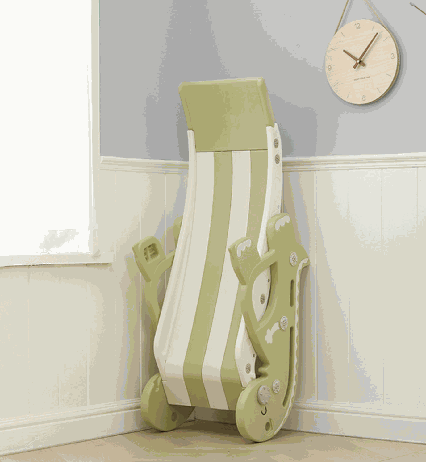 Glijbaan Dino Groen duurzame kunststof kinderslide voor binnen en buiten met antislip treden, 110 cm lang, geschikt voor 1-3 jaar.