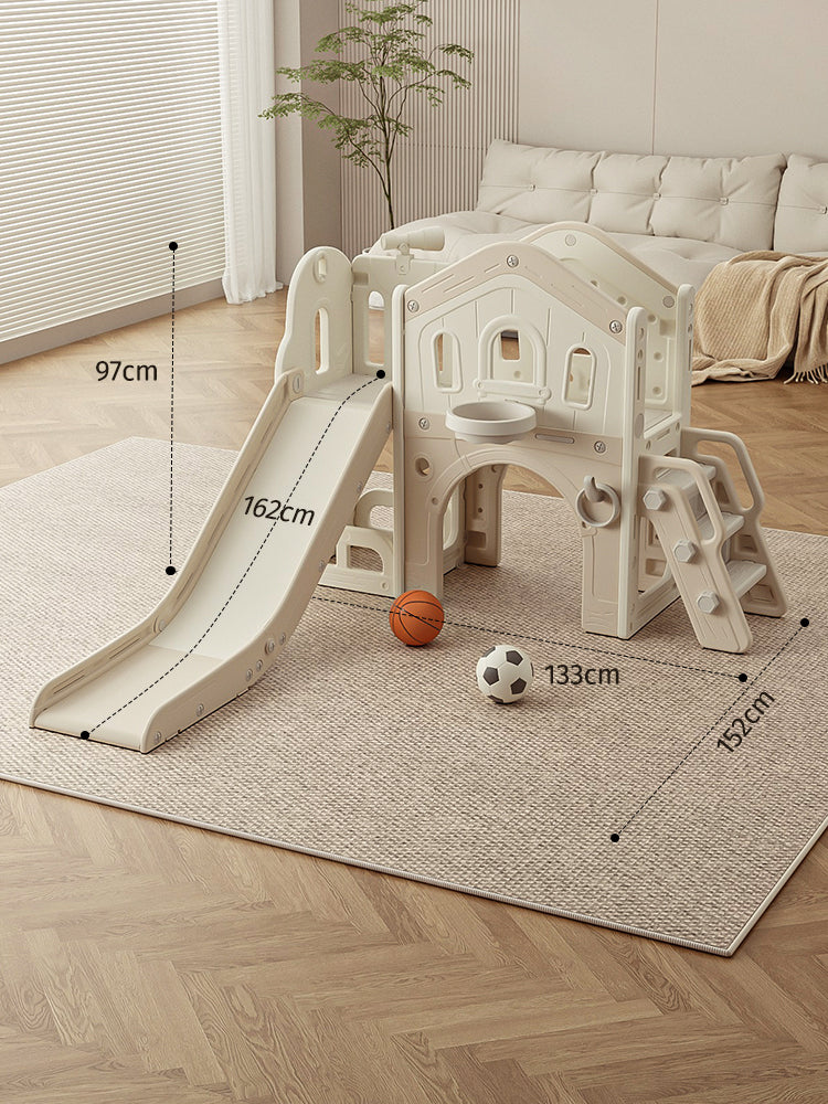 Beige kinderspeeltoestel met glijbaan, klimrek en speelhuis – geschikt voor binnen en buiten