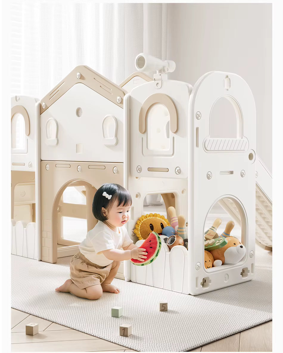 Beige Speeltoestel Toren Holland met glijbaan en basket voor kinderen, duurzaam en veilig speelgoed.