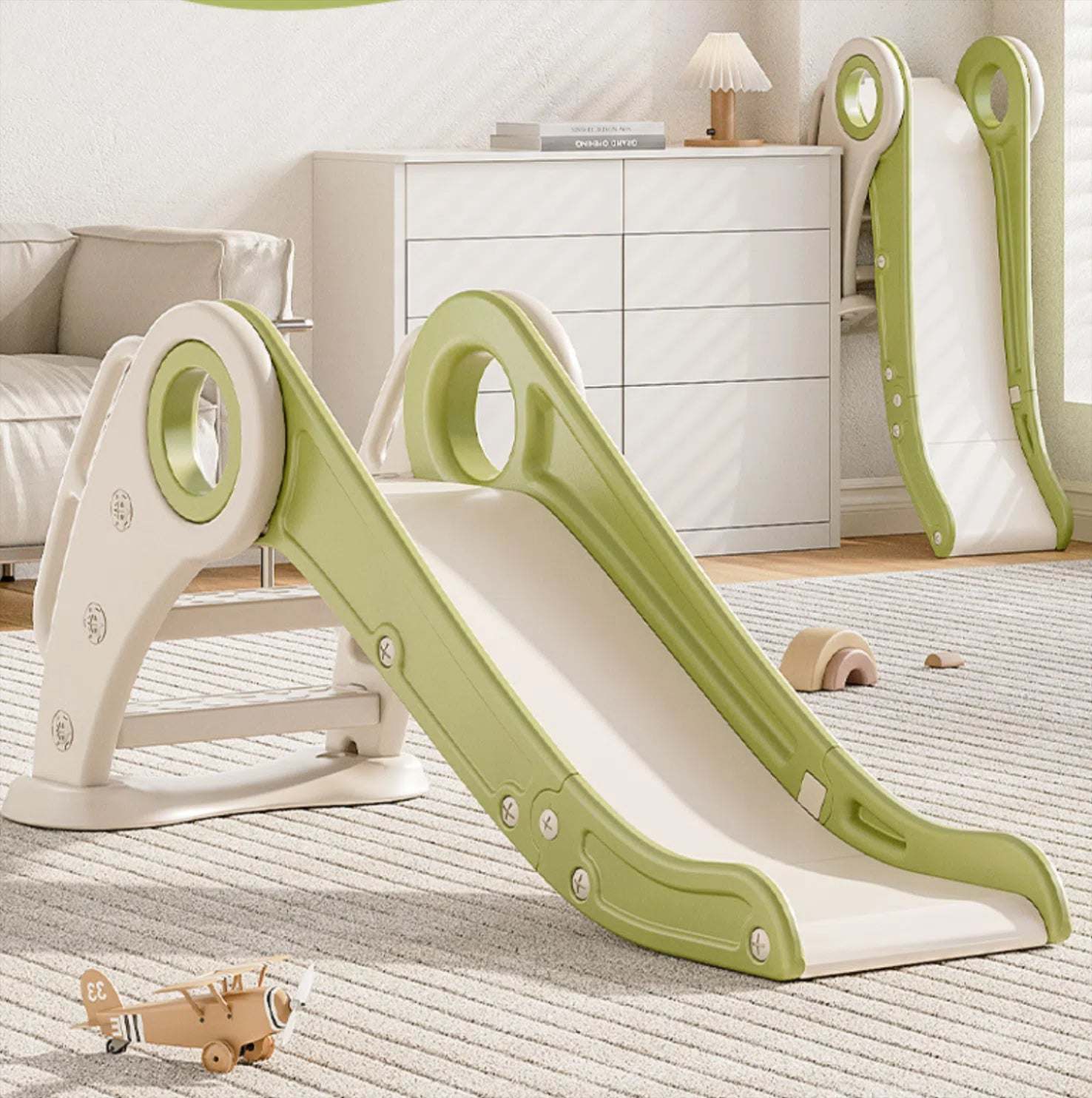Russle Wit/groene inklapbare glijbaan peuter voor binnen en buitengebruik met antislip treden