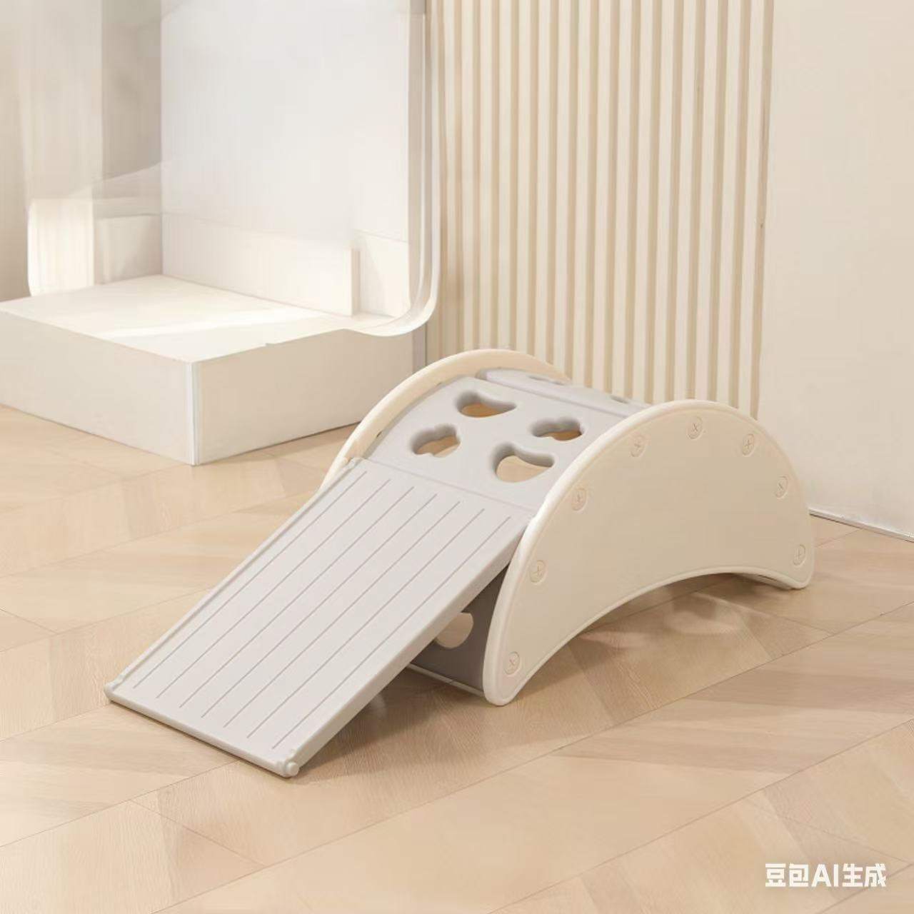 Montessori 4 in 1 offwhite speeltoestel met glijbaan, klimgedeelte en schommelbed voor peuters en kleuters