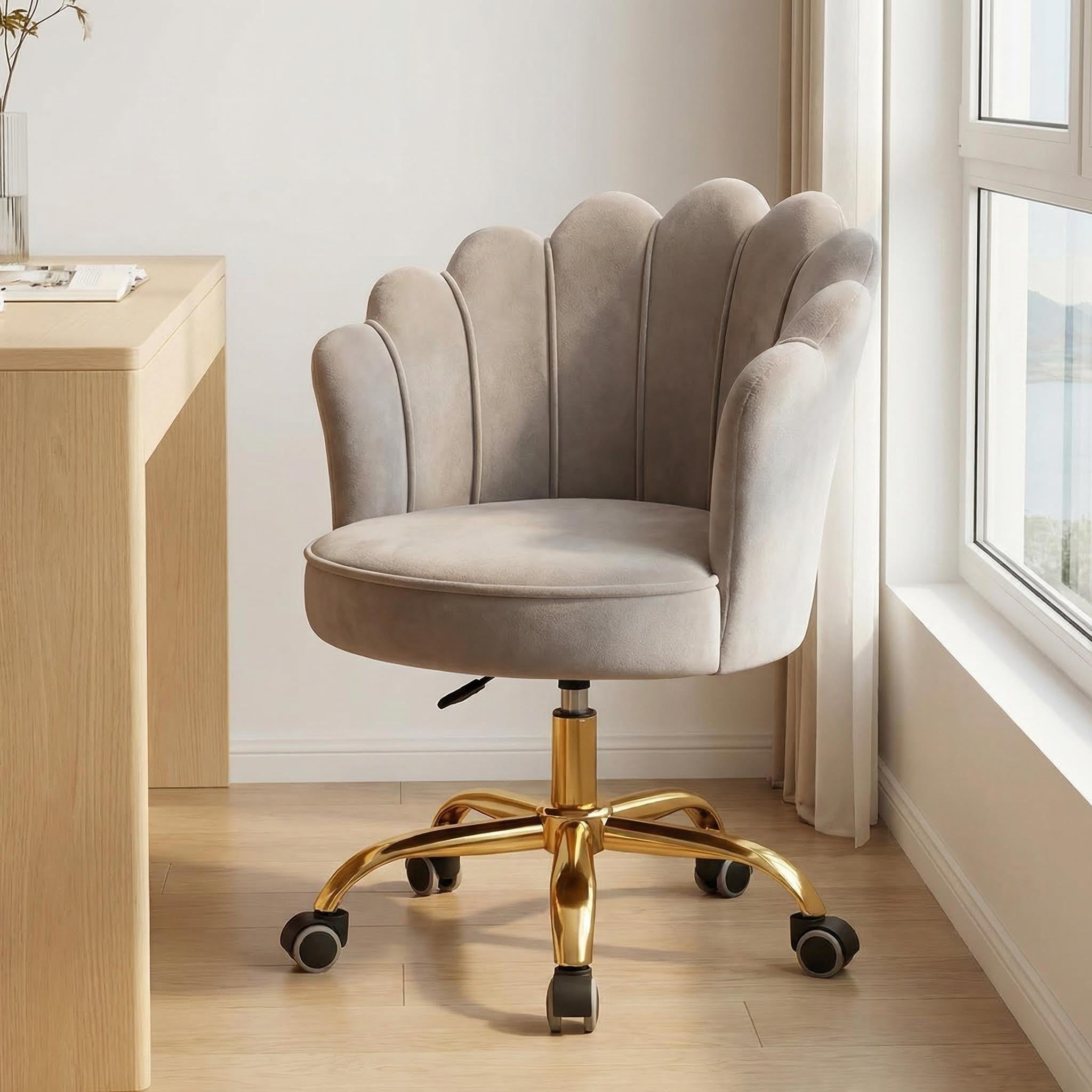 Velvet Schelp Bureaustoel Taupe met Goudkleurig onderstel