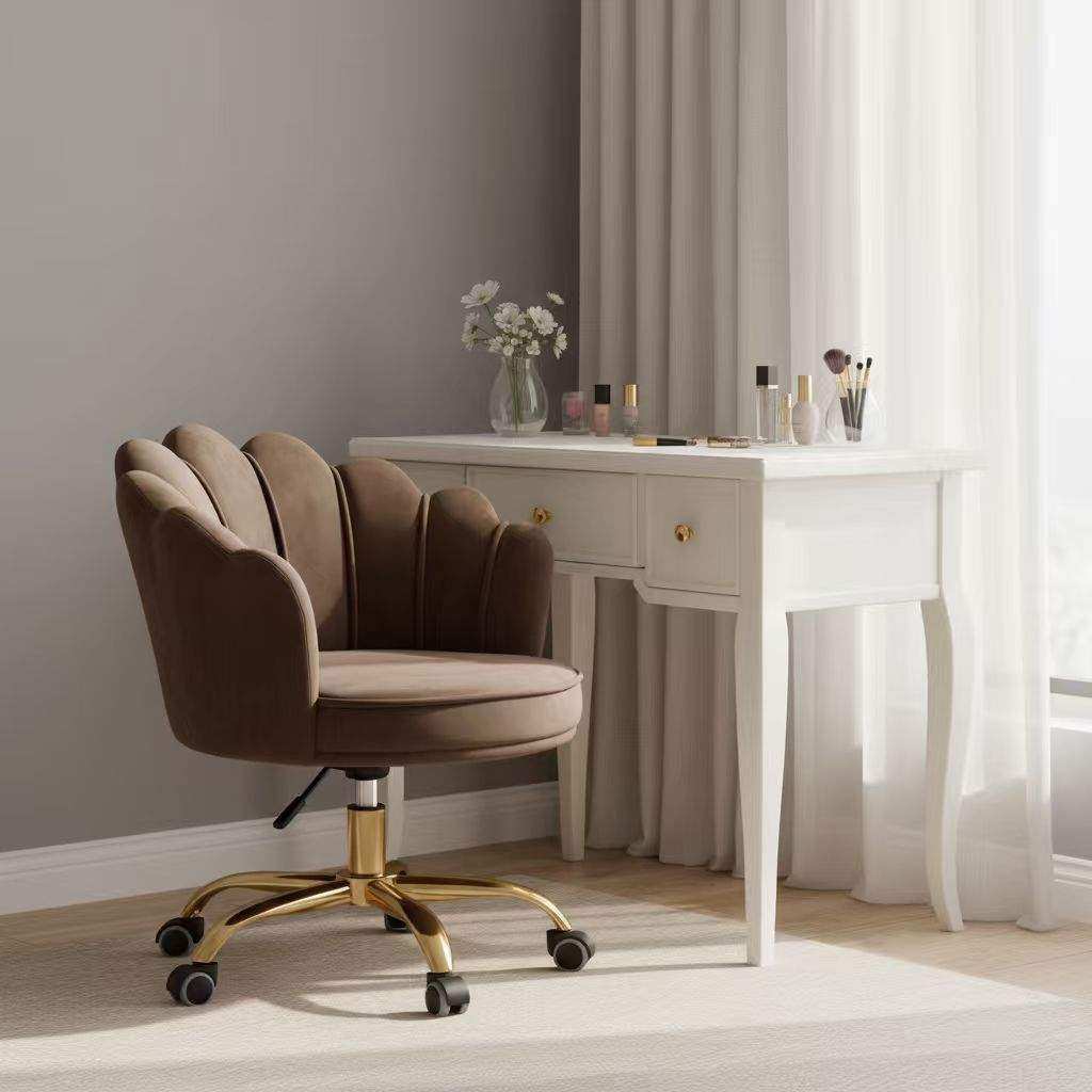 Comfortabele fauteuils en ergonomische bureaustoelen voor thuis en kantoor.