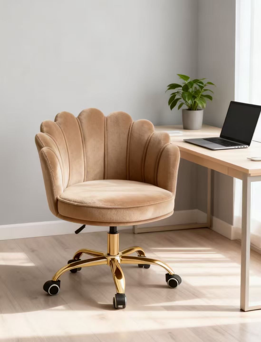 Velvet Schelp Bureaustoel Lichtbruin met Goudkleurig onderstel